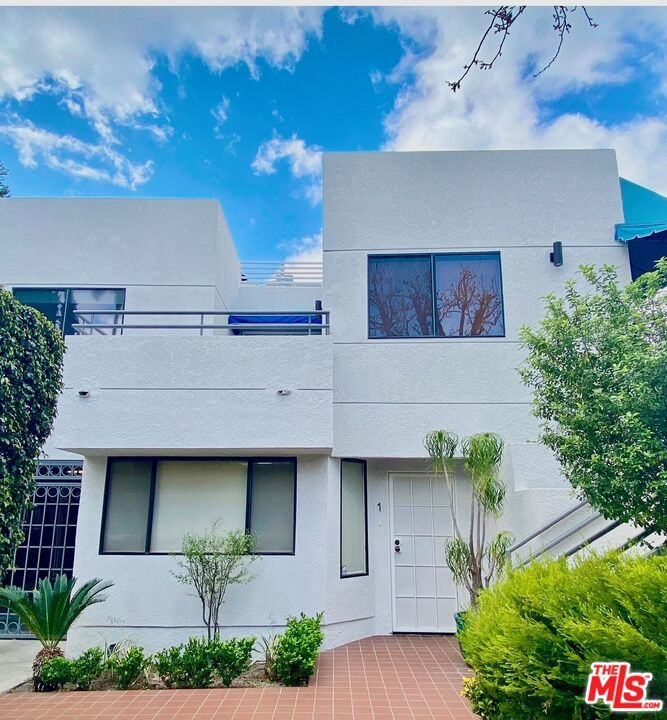805 N West Knoll Drive #1