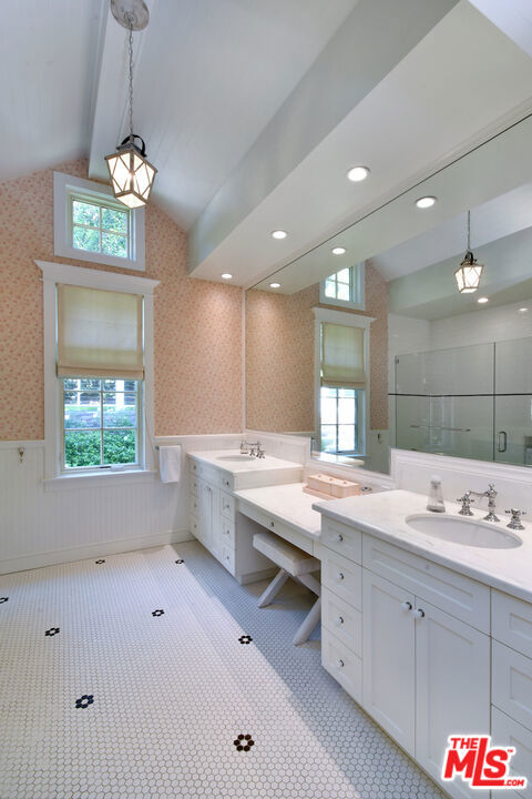 Image 37 of 55 For 3640 Longridge Avenue