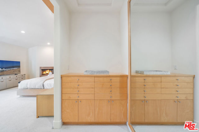 10148 Angelo Circle, Beverly Hills CA: https://media.crmls.org/mediaz/00507c6e-ba25-46d7-bf61-8d0126c619f1.jpg