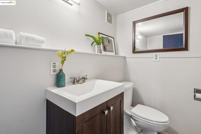 267 Columbia Ave, Kensington CA: https://media.crmls.org/mediaz/005092f5-8758-4d67-b5a1-57fe515b2f34.jpg