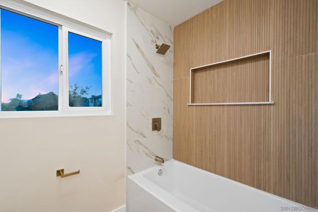 9401 Broadmoor Pl, La Mesa CA: https://media.crmls.org/mediaz/0050c23b-1d10-48c0-83f0-a871a782958d.jpg