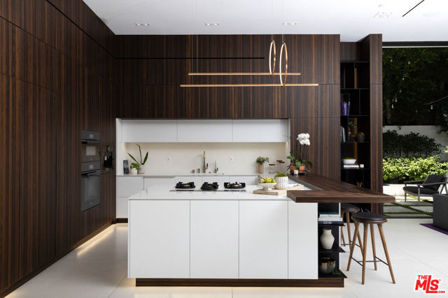 1488 Rising Glen Road, Los Angeles CA: https://media.crmls.org/mediaz/00512f5c-87f1-484d-b686-e2317c5ab792.jpg