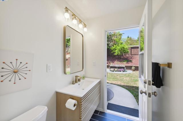 7606 Desertwood Ln, Pleasanton CA: https://media.crmls.org/mediaz/00519327-fc84-4ef2-a9d1-5e16de905405.jpg