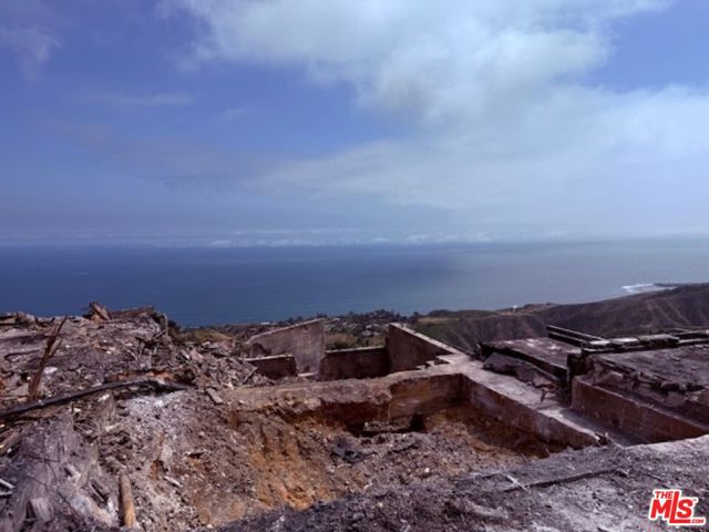 2401 Rambla Pacifico Street, Malibu CA: https://media.crmls.org/mediaz/0051f899-a0dd-4d74-953a-d8ebf9f7ec2c.jpg
