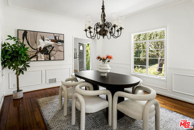 5700 Spring Oak Drive, Los Angeles CA: https://media.crmls.org/mediaz/0052110c-72df-4467-aa93-35e40dbe72f1.jpg