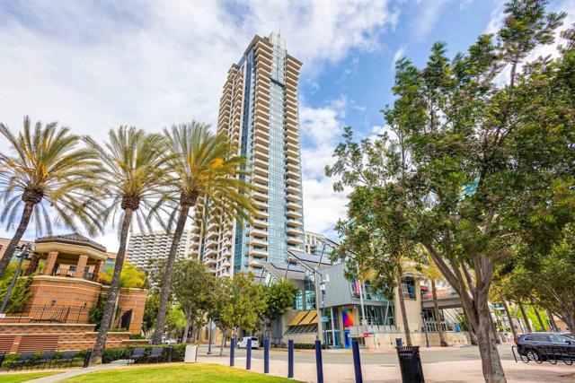 550 Front St, San Diego CA: https://media.crmls.org/mediaz/0053026c-dd0b-421c-819a-687beb549926.jpg