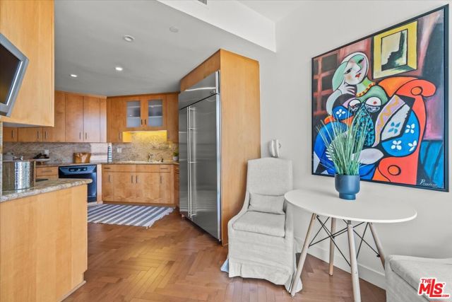 300 N Swall Drive, Beverly Hills CA: https://media.crmls.org/mediaz/00539dec-4e13-48f3-864c-c02fb3a2597e.jpg