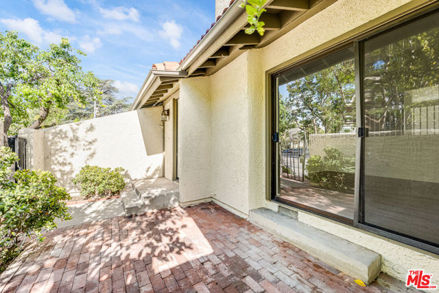 22323 ERWIN Street photo 3