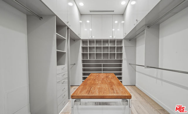 26814 Malibu Cove Colony Drive, Malibu CA: https://media.crmls.org/mediaz/00554660-0015-4d2b-8ea4-2ffd6bb10414.jpg