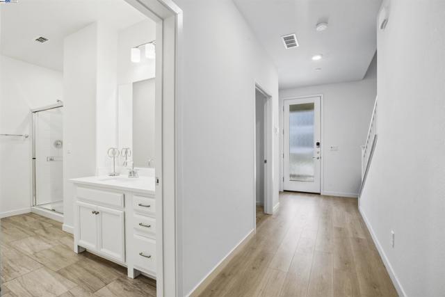 3062 Beaded Mist Walk, Sacramento CA: https://media.crmls.org/mediaz/0055af46-fce2-4695-b5e7-b1ea3baced4b.jpg