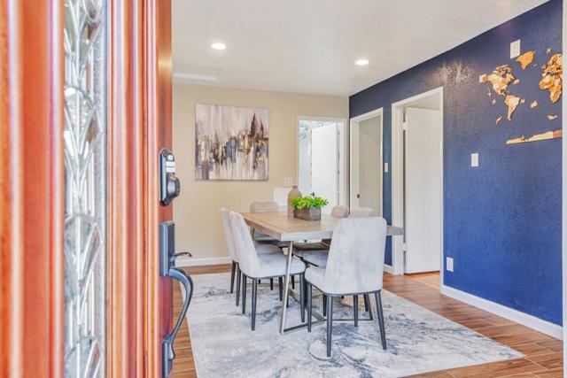 3135 Alameda De Las Pulgas, Menlo Park CA: https://media.crmls.org/mediaz/00561410-0db7-482f-9c7c-aa55353df08f.jpg