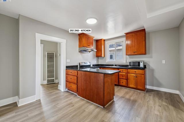 290 2Nd Ave, San Leandro CA: https://media.crmls.org/mediaz/005656b3-5799-4ac0-bc76-4734408e8b7e.jpg