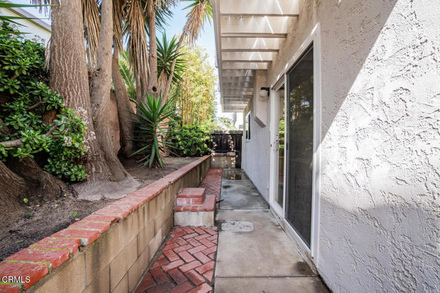 3233 Playa Court, Oxnard CA: https://media.crmls.org/mediaz/0056787b-8ad2-4c7d-b83c-0625c6125754.jpg