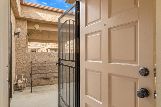 48980 Wildwood Lane, Palm Desert CA: https://media.crmls.org/mediaz/00567ed6-2971-4edb-ab7b-8d11eceda893.jpg