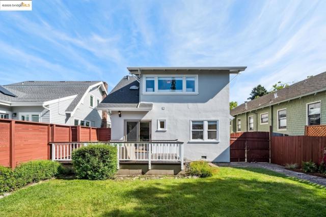 5490 Kales AVE, Oakland CA: https://media.crmls.org/mediaz/0056ba3b-d13e-413e-9ad8-72df0da1e539.jpg