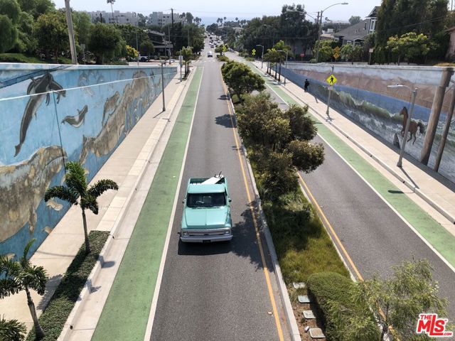 428 Hill Street, Santa Monica CA: https://media.crmls.org/mediaz/0057d030-8cd7-4cd8-8a2a-5d7da49422ed.jpg