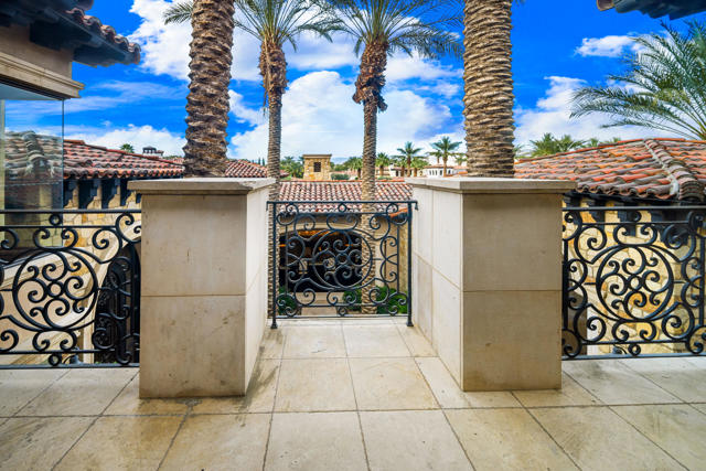 Image 47 of 102 For 52977 Via Dona