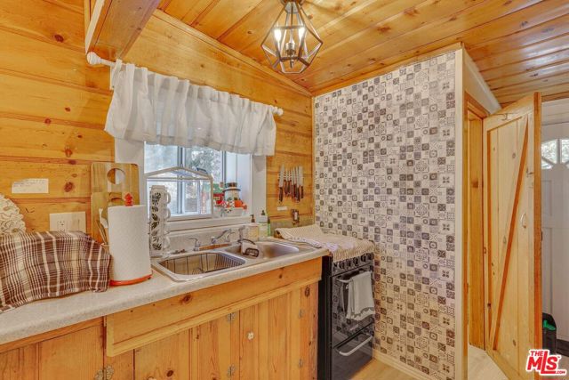 2337 Lookout Drive,  CA: https://media.crmls.org/mediaz/0058f865-9503-4074-8f46-82ff9c6060cd.jpg