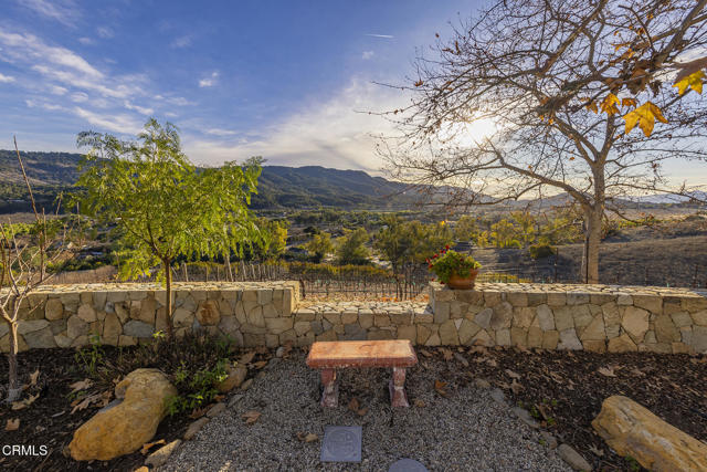 10525 Ojai Santa Paula Road, Ojai CA: https://media.crmls.org/mediaz/0059e9e0-9cfd-4ac1-b6fe-94ca6736ba57.jpg