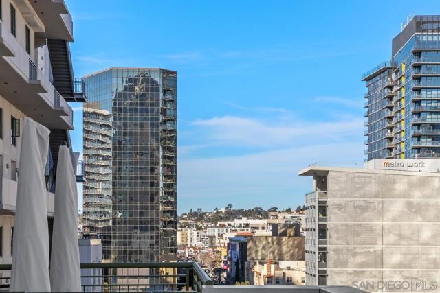 1240 India St, San Diego CA: https://media.crmls.org/mediaz/005a44c8-83c1-45f8-9433-2b8907c1fd5b.jpg