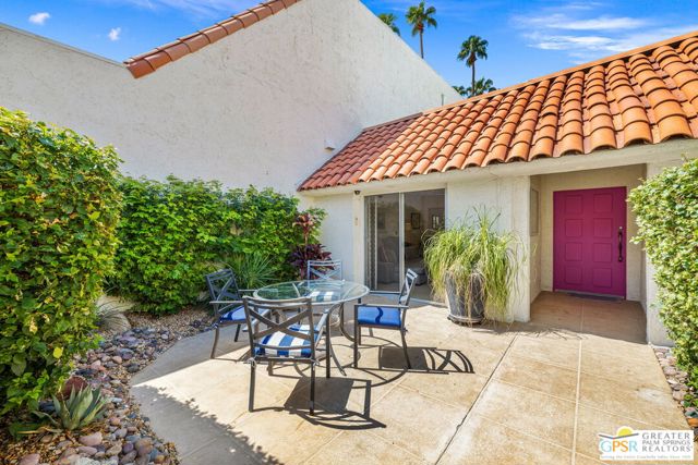 3351 Andreas Hills Drive, Palm Springs CA: https://media.crmls.org/mediaz/005a738c-396d-4f1e-9683-a3ba5d853f4e.jpg
