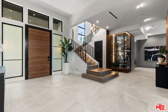 17401 Rancho Street, Encino CA: https://media.crmls.org/mediaz/005bf7c5-2677-4ca3-8763-517ea0c66cf9.jpg