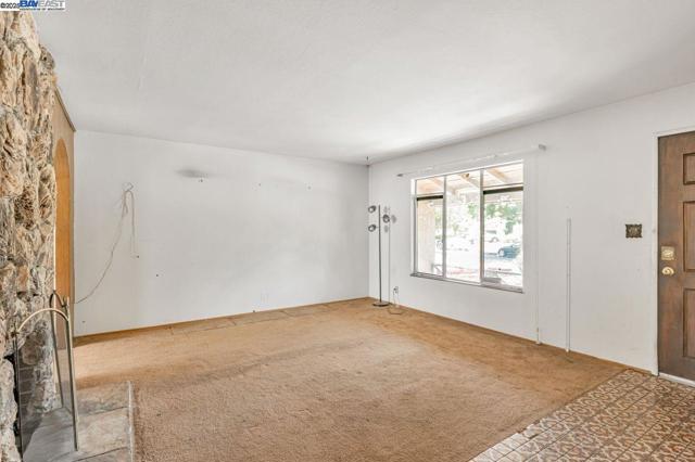 40122 Besco Dr, Fremont CA: https://media.crmls.org/mediaz/005d6781-42d6-4221-94ea-0c27afe66f8a.jpg