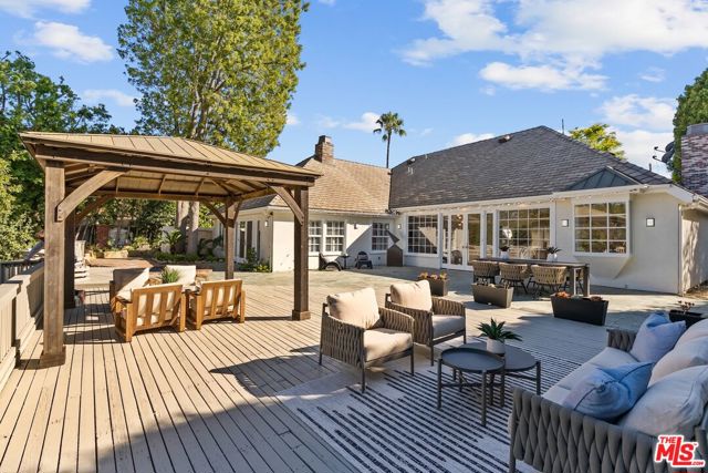 2596 Wallingford Drive, Beverly Hills CA: https://media.crmls.org/mediaz/005d8552-eb72-4c84-a2f2-7a560e5e2f75.jpg