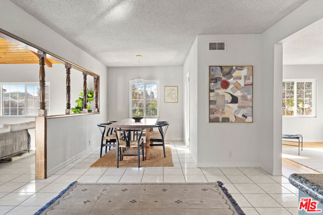 4242 Grand View Boulevard, Los Angeles CA: https://media.crmls.org/mediaz/005d88dc-6235-41b6-992b-314fa448069d.jpg