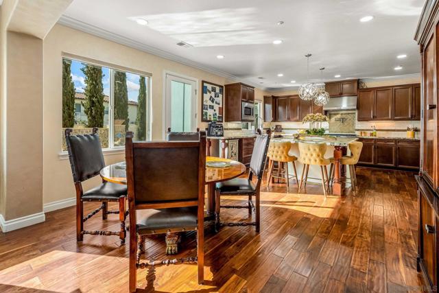 278 Avenida Loretta, Chula Vista CA: https://media.crmls.org/mediaz/005d9383-a8b5-4c5c-b6ef-9d6e9eee00ff.jpg