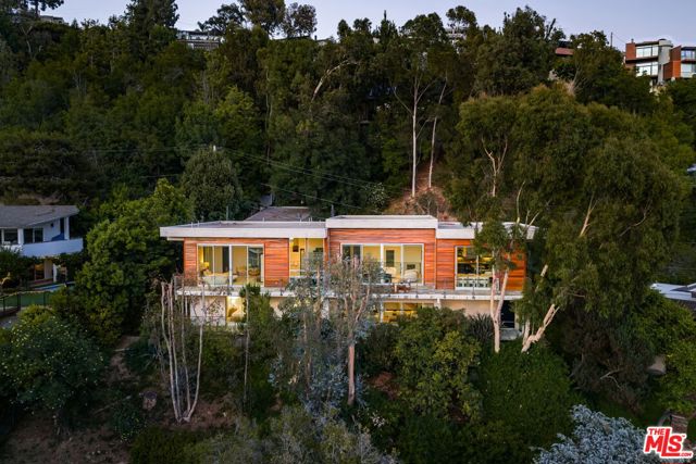 933 Bluegrass Lane, Los Angeles CA: https://media.crmls.org/mediaz/005d9c27-5cf3-43d2-bf61-6b311b4a1cd5.jpg