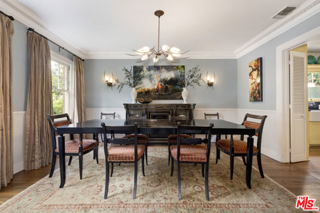 232 N Arden Boulevard, Los Angeles CA: https://media.crmls.org/mediaz/005dd3e5-628e-449c-8818-016a78cafd49.jpg