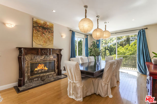 3943 Avenida Del Sol, Studio City CA: https://media.crmls.org/mediaz/005dea36-8a3d-4945-8086-9249ca26a404.jpg