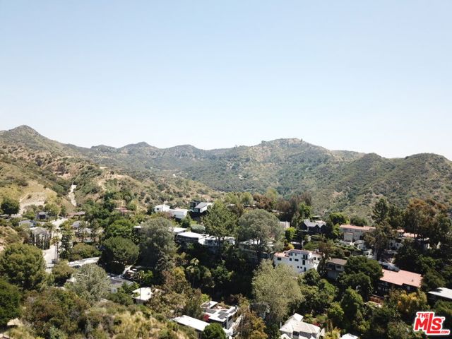 6053 Rodgerton Drive, Los Angeles CA: https://media.crmls.org/mediaz/005e903c-4ede-43f1-9efd-910a7d85fc28.jpg