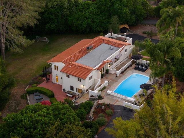6347 Las Colinas, Rancho Santa Fe CA: https://media.crmls.org/mediaz/005ee281-860d-4e3d-9bef-65e2624c815c.jpg