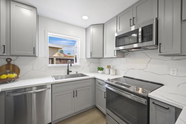 42758 Charleston Way, Fremont CA: https://media.crmls.org/mediaz/005f70fd-d9f3-4fa0-83b3-f280c4b7a1a1.jpg