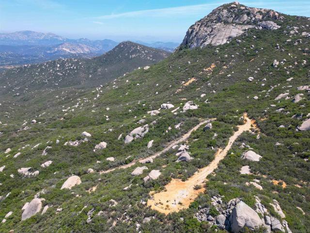 17441 Dos Picos Park Road, Ramona CA: https://media.crmls.org/mediaz/0060ab4b-05ec-4111-a32d-6f8b6421f675.jpg