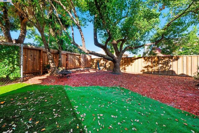 2524 Brazil Ct, Antioch CA: https://media.crmls.org/mediaz/0060b47f-e32c-4a79-80f0-f3be72f64f6f.jpg