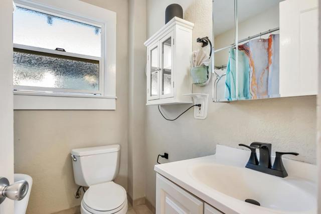 2452 Humboldt Avenue, Oakland CA: https://media.crmls.org/mediaz/0060f17f-ba9c-4722-8004-f3cffad3f8bd.jpg