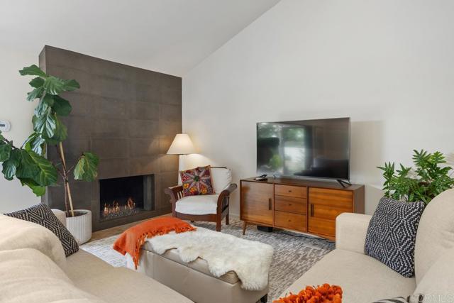 560 San Andres Dr., Solana Beach CA: https://media.crmls.org/mediaz/0060fab1-e14c-4e6e-88bc-29b6d81d7d76.jpg