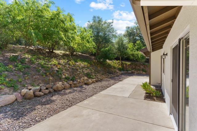 9115 Harmony Grove Road, Escondido CA: https://media.crmls.org/mediaz/00612303-f7f6-4df8-8703-d5ec3be49243.jpg