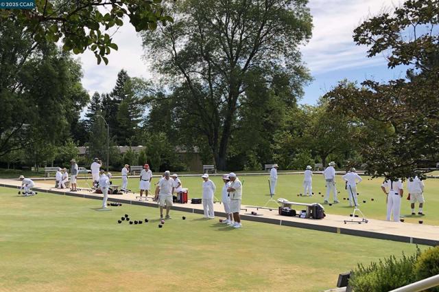 2933 Ptarmigan Dr, Walnut Creek CA: https://media.crmls.org/mediaz/0061538c-8f0e-440a-bfc3-749f7b095fb0.jpg