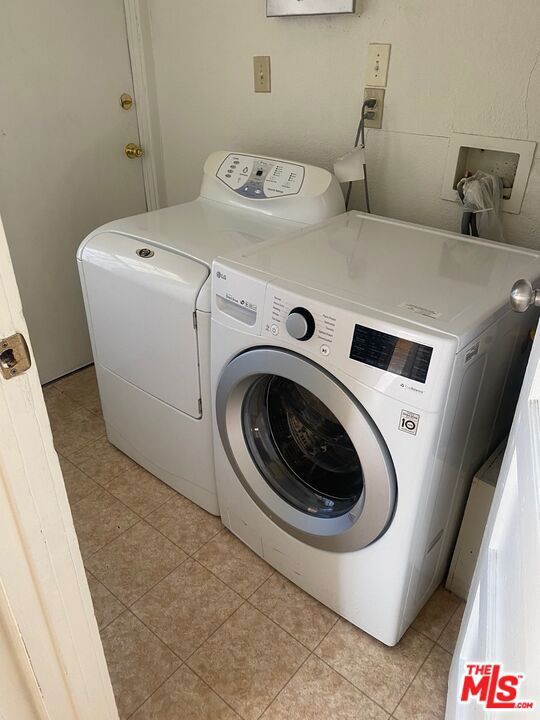 1549 S Wilton Place, Los Angeles CA: https://media.crmls.org/mediaz/00617192-c1aa-45cd-a0f0-1ffbce2a4de3.jpg