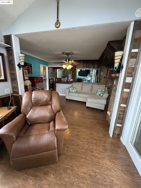 2821 Ponderosa Drive, Concord CA: https://media.crmls.org/mediaz/0061a9ea-ed3b-4095-bee1-4143f0bb0ec2.jpg