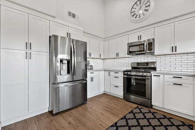 55280 Riviera, La Quinta CA: https://media.crmls.org/mediaz/0061d7bd-4e4e-4e3a-aea7-ef51591bc58c.jpg