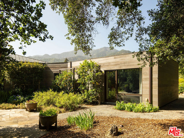 650 San Ysidro Road, Santa Barbara CA: https://media.crmls.org/mediaz/00621c05-46aa-430e-9e1c-fc43e778f367.jpg