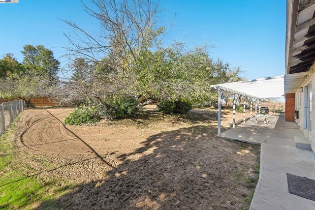 4807 Live Oak Ave, Oakley CA: https://media.crmls.org/mediaz/0062d50a-4677-4821-824a-a9e976959475.jpg
