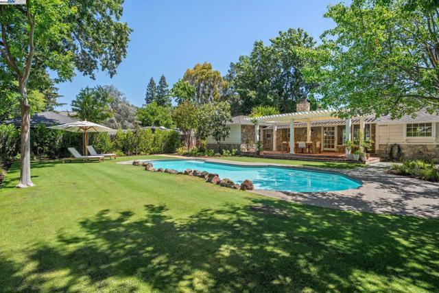 55 Cora Ct, Walnut Creek CA: https://media.crmls.org/mediaz/0063bdd2-62d2-48fc-b84f-239d69a5e2a3.jpg