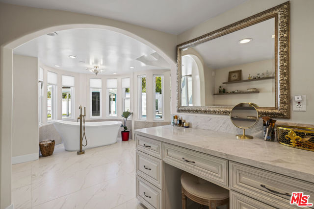 8944 Enfield Avenue, Sherwood Forest CA: https://media.crmls.org/mediaz/006470f4-3548-48cc-8c5f-415b7cb653f2.jpg