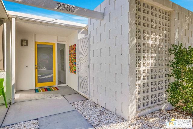 2380 S Skyview Drive, Palm Springs CA: https://media.crmls.org/mediaz/0064a9b6-a357-4861-be20-beb3e955ad5d.jpg